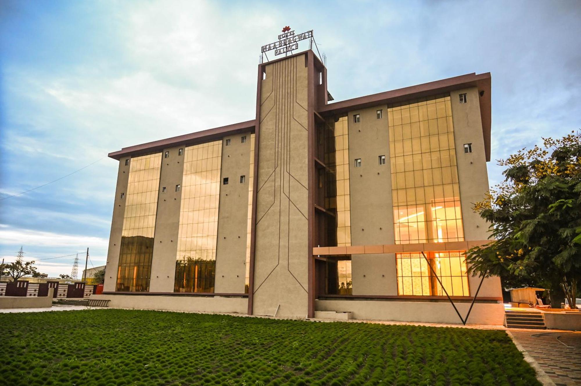 Hotel Maa Bhagwati Palace Khandwa Exterior foto