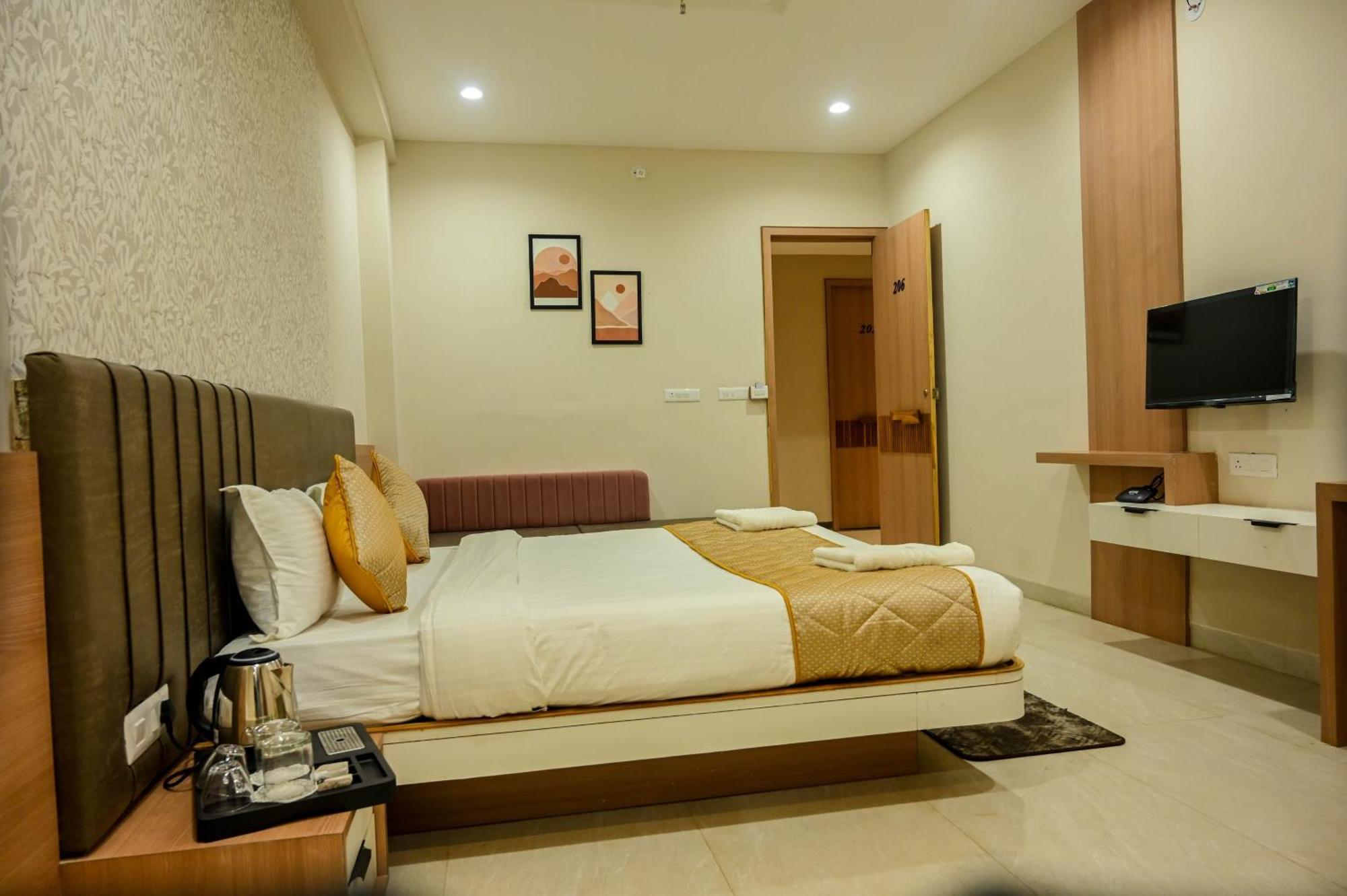 Hotel Maa Bhagwati Palace Khandwa Exterior foto