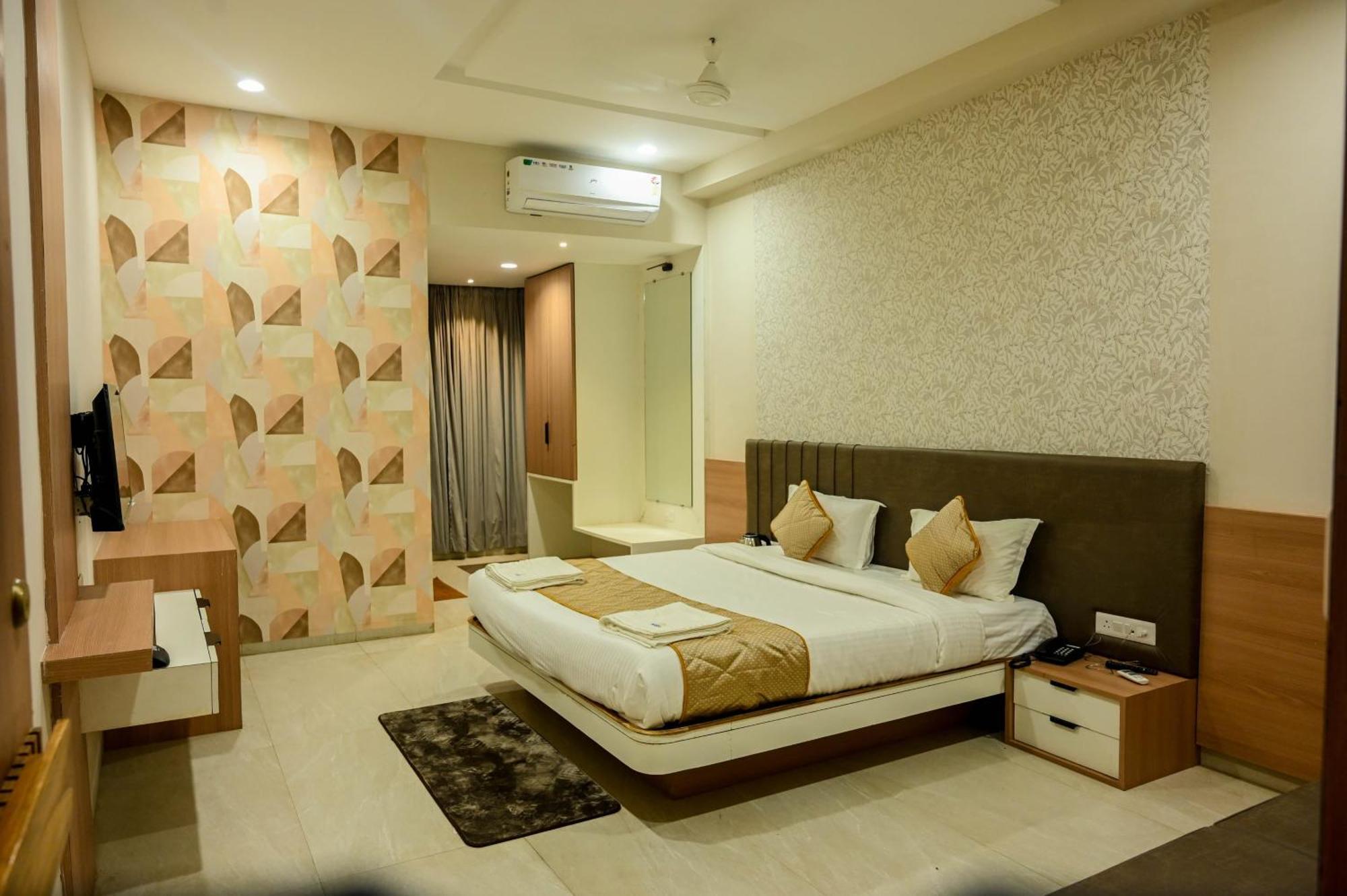 Hotel Maa Bhagwati Palace Khandwa Exterior foto