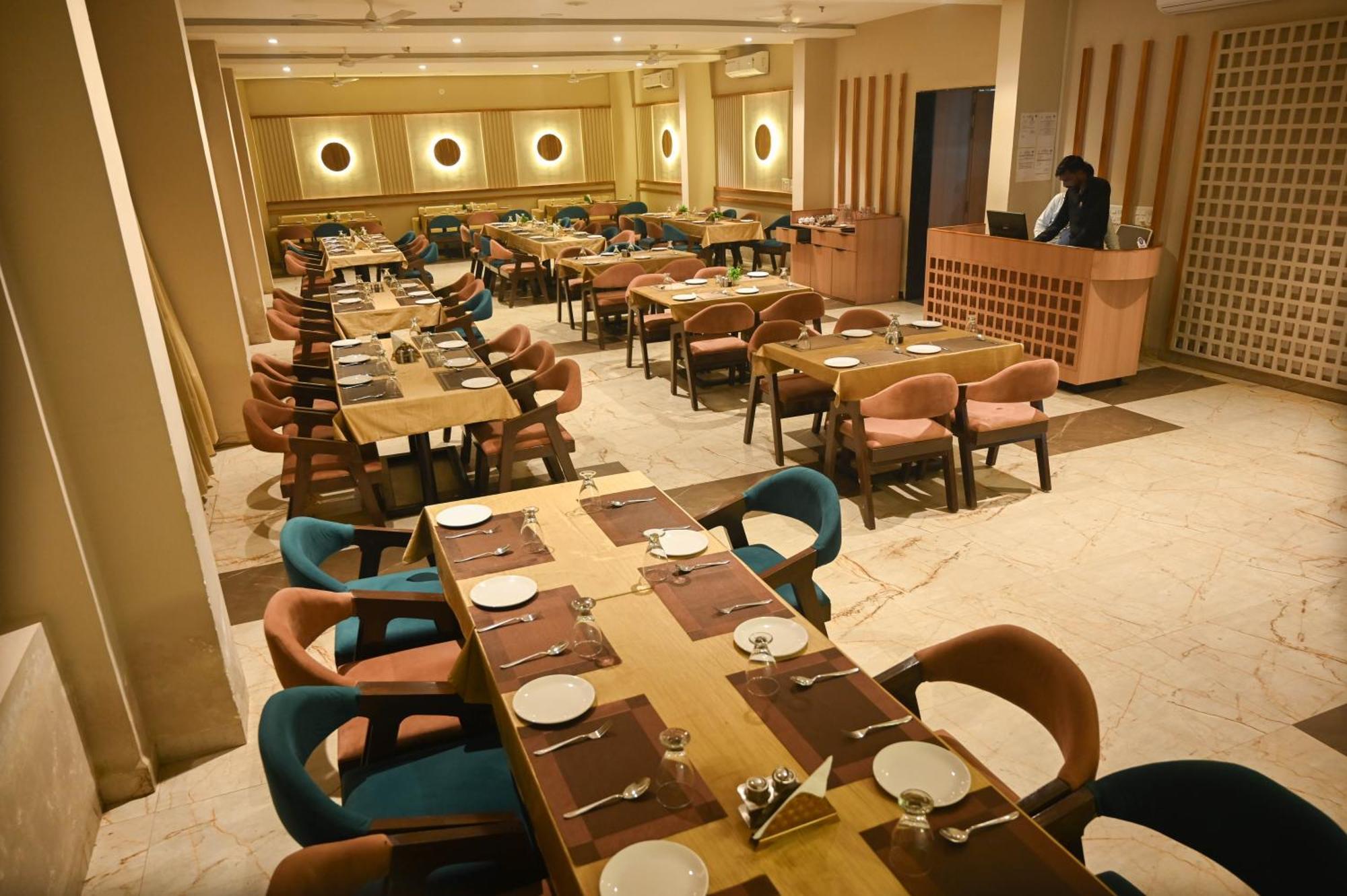 Hotel Maa Bhagwati Palace Khandwa Exterior foto